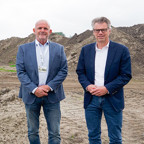 Peter de Pater en wethouder Albert Kerssies op het terrein van 't Suyt 2.